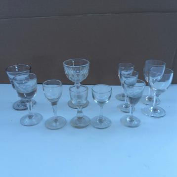 11 antieke borrelglaasjes. Divers.  Prijs per stuk.  beschikbaar voor biedingen