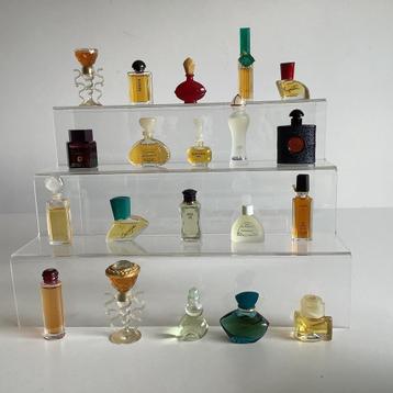 lotje van 20 volle vintage parfumminiaturen beschikbaar voor biedingen