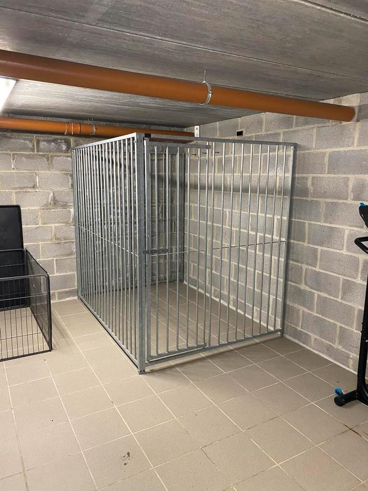 Chenil en excellent état, Animaux & Accessoires, Maisons pour chiens, Comme neuf, Enlèvement