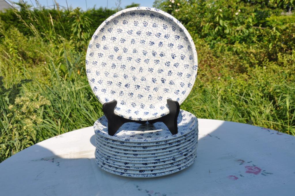 §  12 assiettes plates petites fleurs bleu (1 pt accident), Maison & Meubles, Cuisine | Vaisselle, Enlèvement ou Envoi, Utilisé
