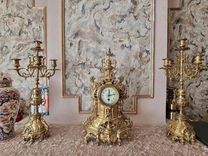 Antieke klok met 2 kandelaars – verguld brons garnituurset, Antiek en Kunst, Antiek | Klokken, Ophalen of Verzenden