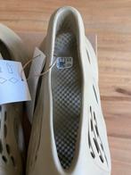 Adidas yeezy foam stone salt maat 42, Slippers, Overige kleuren, Nieuw, Ophalen of Verzenden