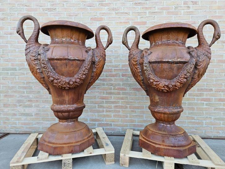 2 Fonten grote tuinvazen met zwanenhals 160 kg stuk! 1,17 m, Tuin en Terras, Tuinvazen, Nieuw, Ophalen of Verzenden