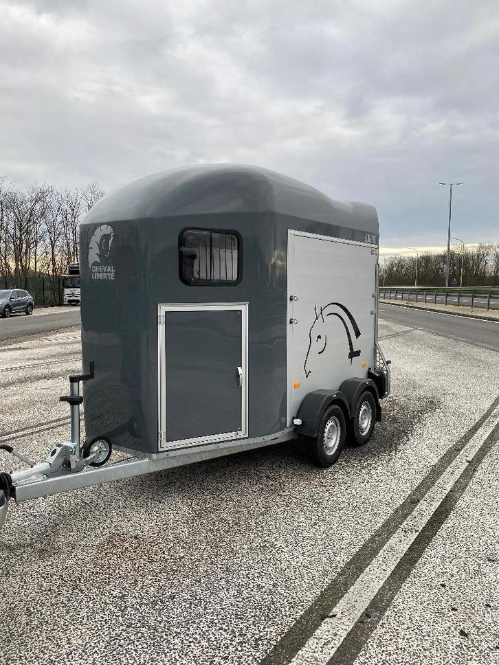 2025 Cheval Liberte 2 paards trailer, Dieren en Toebehoren, Paarden en Pony's | Trailers en Aanhangwagens, Zo goed als nieuw, 2-paards trailer