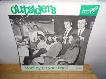 Outsiders single "Monkey on Your Back/What's Wrong with You" beschikbaar voor biedingen