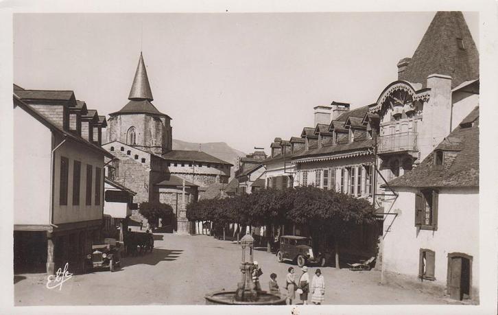 FRANKRIJK - Saint-Savin: Place du Trey, Verzamelen, Postkaarten | Buitenland, Ongelopen, Frankrijk, Verzenden