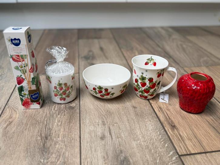NIEUW setje thema aardbeien, Huis en Inrichting, Overige Huis en Inrichting, Nieuw, Ophalen