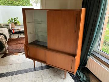 Vitrine de buffet vintage des années 1960 disponible aux enchères