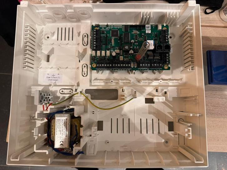 Centrale d’alarme ANB Rimmex Lite + 2 claviers, Doe-het-zelf en Bouw, Alarmsystemen, Zo goed als nieuw, Ophalen