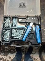 pluggen holle wand, Ophalen, Nieuw