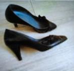 Chaussures noires en cuir avec nœud  très jolies point 5 1/2, Vêtements | Femmes, Comme neuf, Noir, Escarpins, Enlèvement ou Envoi