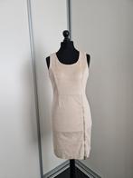 Robe classique, suédine, chic, col rond, beige, villa, M, Neuf, Taille 38/40 (M), Enlèvement ou Envoi, Vila