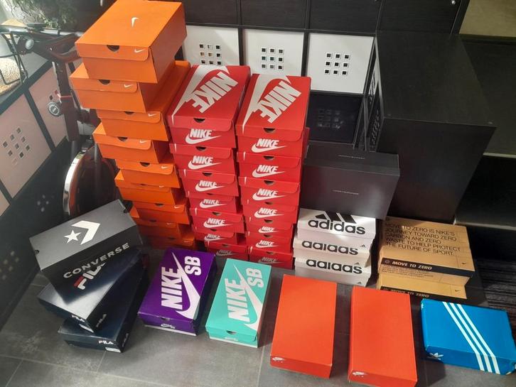 40stuks mooie schoendozen van vooral Nike (meeste maat 44), Kleding | Heren, Overige Herenkleding, Zo goed als nieuw, Ophalen