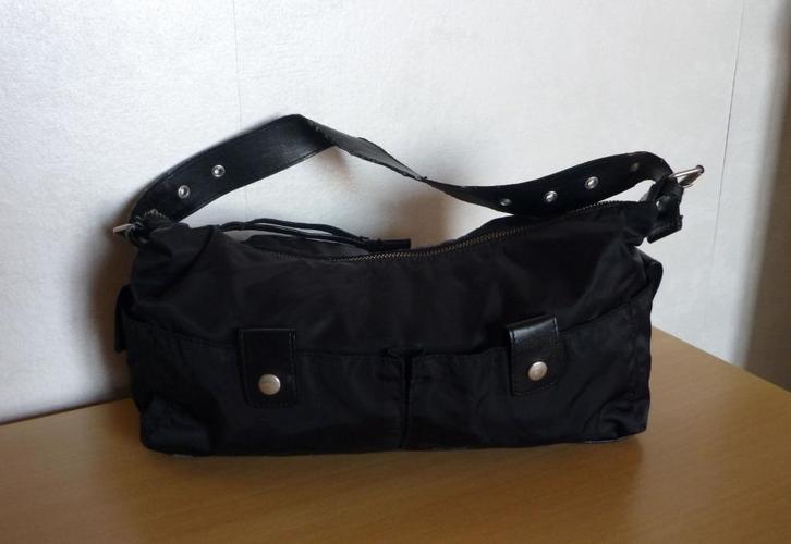 Zwarte handtas met fuchsia voering van Etam, Handtassen en Accessoires, Tassen | Damestassen, Handtas, Ophalen of Verzenden