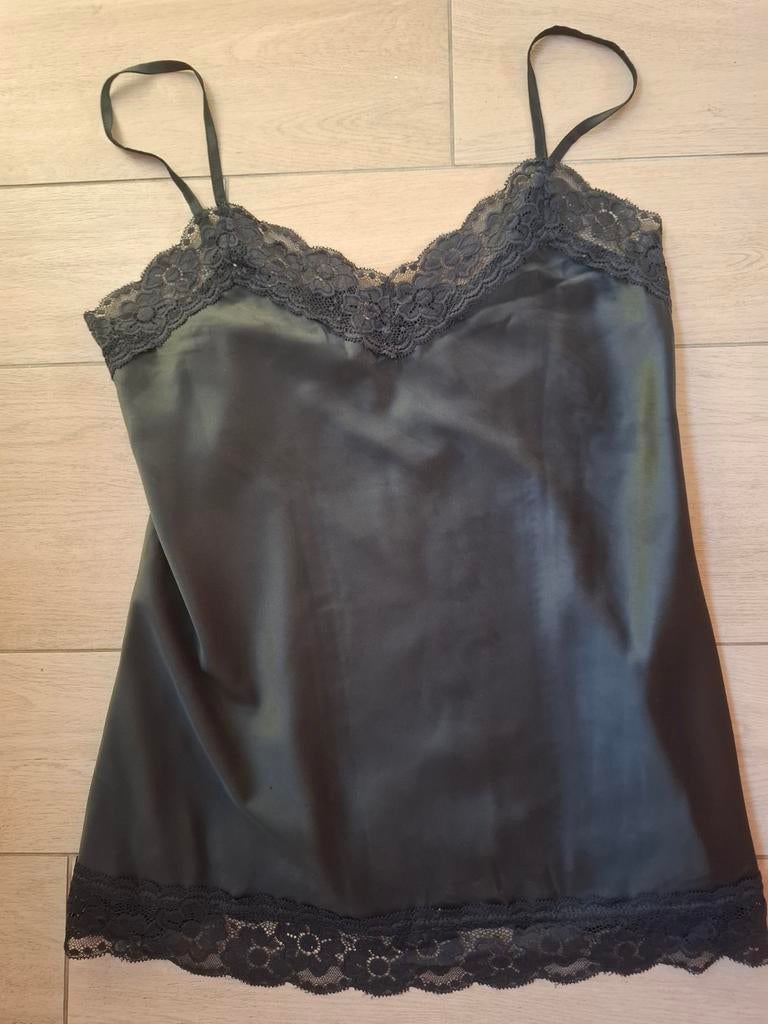 Neuf top satin dentelle M noir, Vêtements | Femmes, Tops, Enlèvement ou Envoi, Noir, Neuf, Sans manches