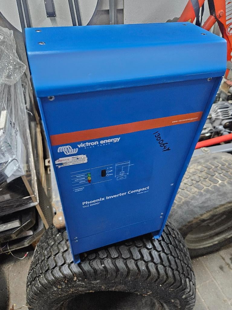 Victron Phoenix inverter compact  Blue power 12/2000 watt, Ophalen, Zo goed als nieuw