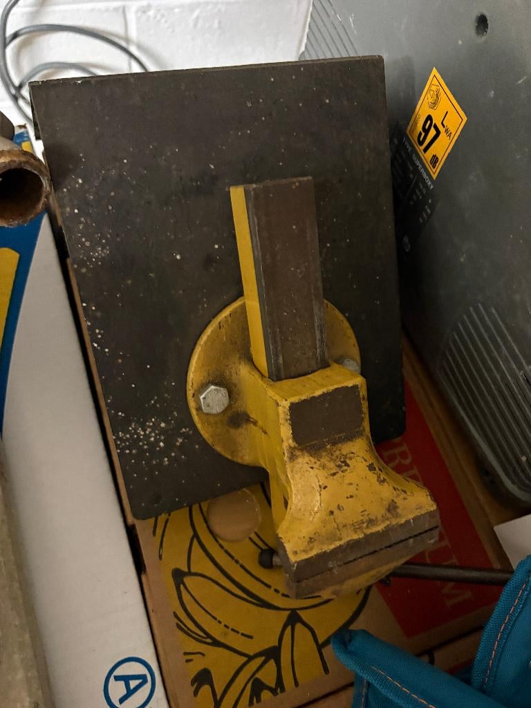 étau sur support, Enlèvement, Utilisé, Étau