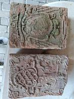 2 oude terracotta tegels, jaar 1734, Enlèvement ou Envoi