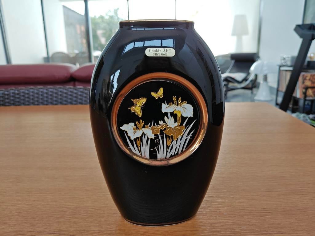 Chokin art - Zwart vaasje met  gouden vlinders  - 20 CM hoog, Ophalen