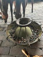 Antieke gietijzeren varkens trog, voeder trog. Waterelement, Ophalen