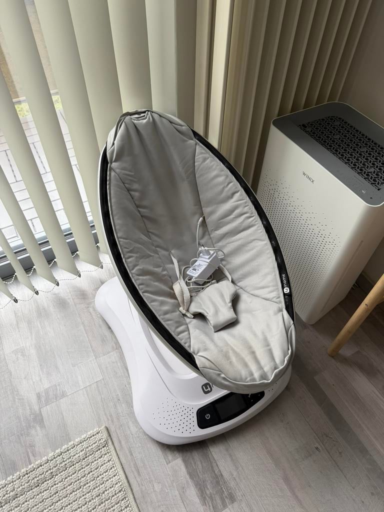 4moms mamaRoo elektrische babyschommel, Enfants & Bébés, Relax bébé, Comme neuf, Chaise rebondissante, Autres marques, Avec ceinture(s)
