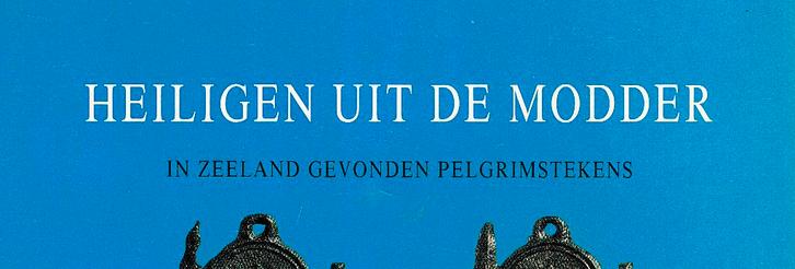 Heiligen uit de modder. In Zeeland gevonden pelgrimstekens., Boeken, Overige Boeken, Zo goed als nieuw, Ophalen of Verzenden