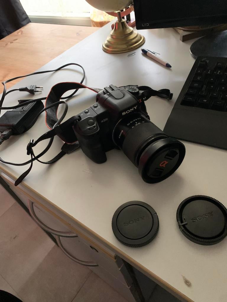 Sony Alpha A200 10.2MP Digital SLR Camera W 18-70mm Lens, Enlèvement, Neuf, Compact, Sony