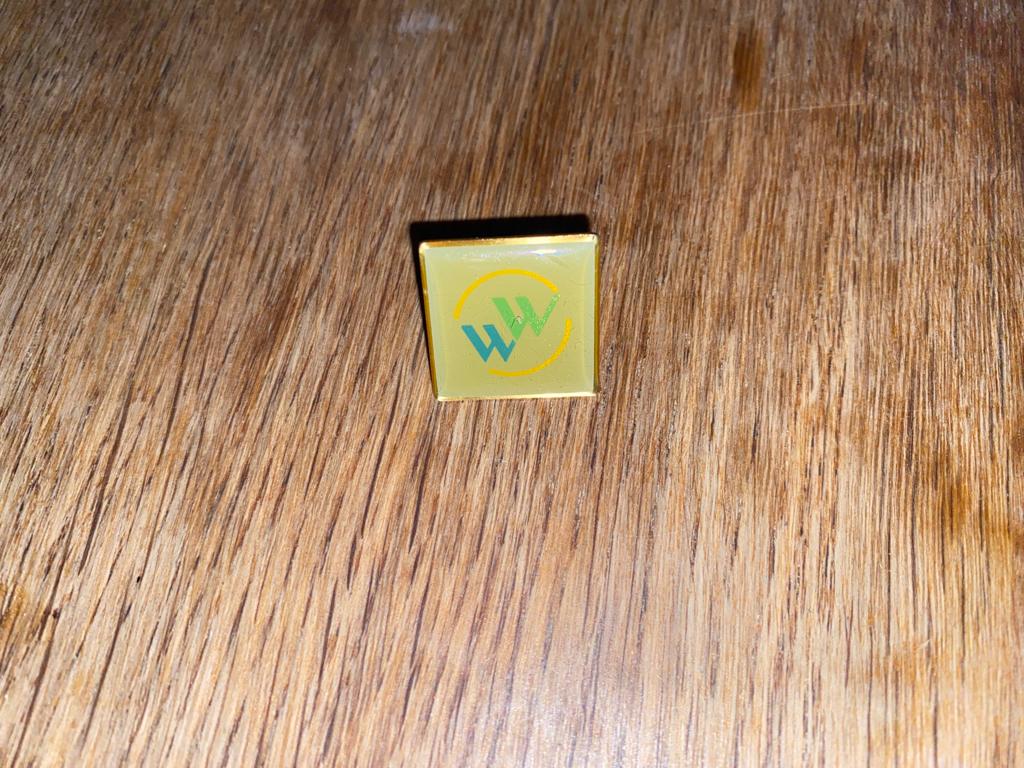 Pin’s WW (WatchWatch ? ) vintage ‘90s Rare ! Bon état, Collections, Marques & Objets publicitaires, Utilisé, Autres types, Envoi