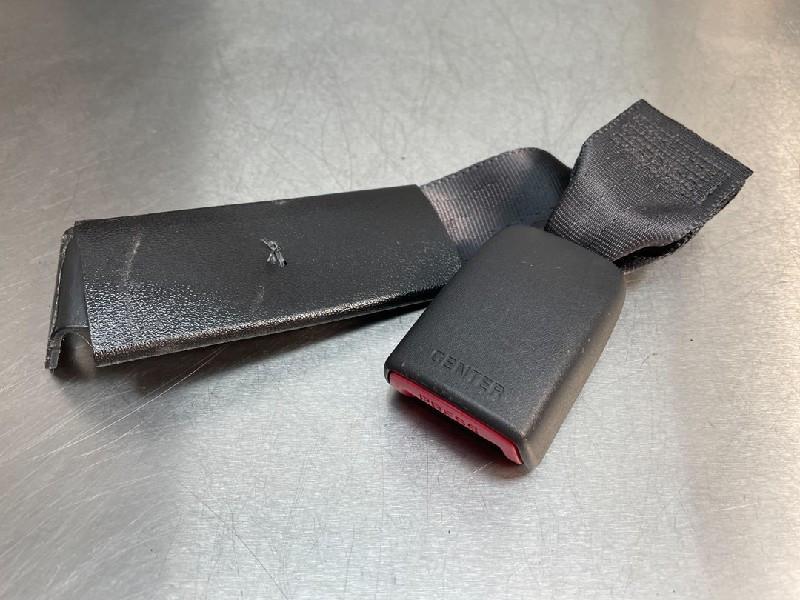 BOUCLE DE CEINTURE CENTRE ARRIÈRE Toyota RAV4 (A3), Utilisé, Toyota