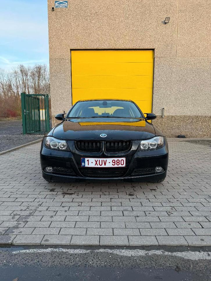 BMW 318I, Autos, BMW, Particulier, Série 3, Air conditionné, Jantes en alliage léger, Phares antibrouillard, Radio, Sièges chauffants