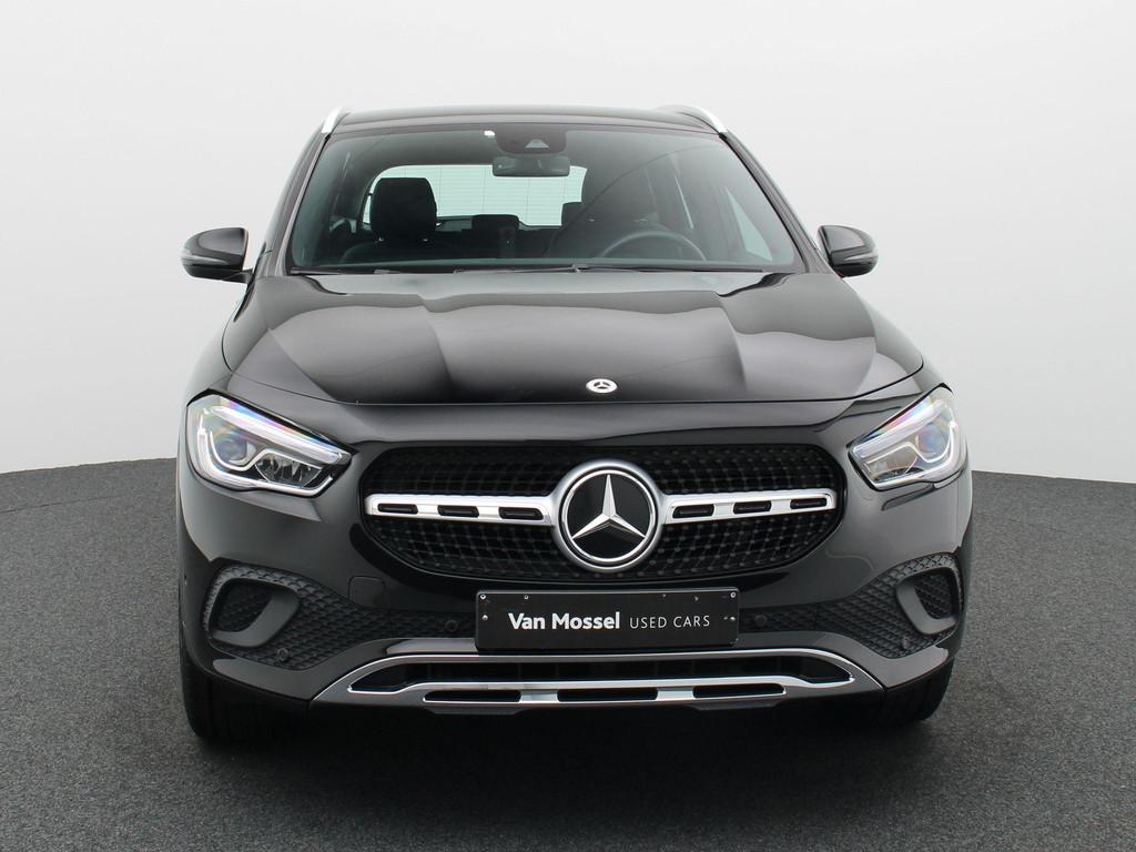 Mercedes-Benz GLA 180 Business Line + TREKHAAK + CAMERA + LE, Auto's, Stof, Gebruikt, 4 cilinders, 136 pk