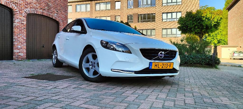 Volvo V40 | 2.0 D2 Momentum BNS, Autos, Achat, Euro 6, Boîte manuelle, Entretenue par le concessionnaire