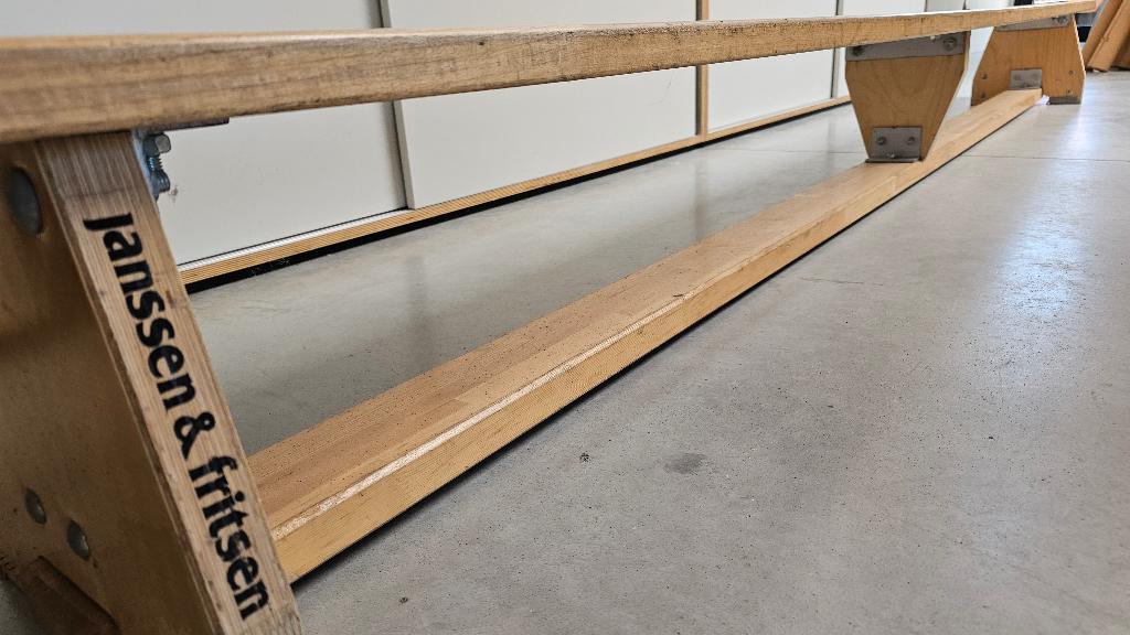 Turnbank janssen & fritsen 348L 27B 30H met wieltjes KOOPJE, Kleiner dan kindermaat 122, Ophalen, Gebruikt, Materiaal
