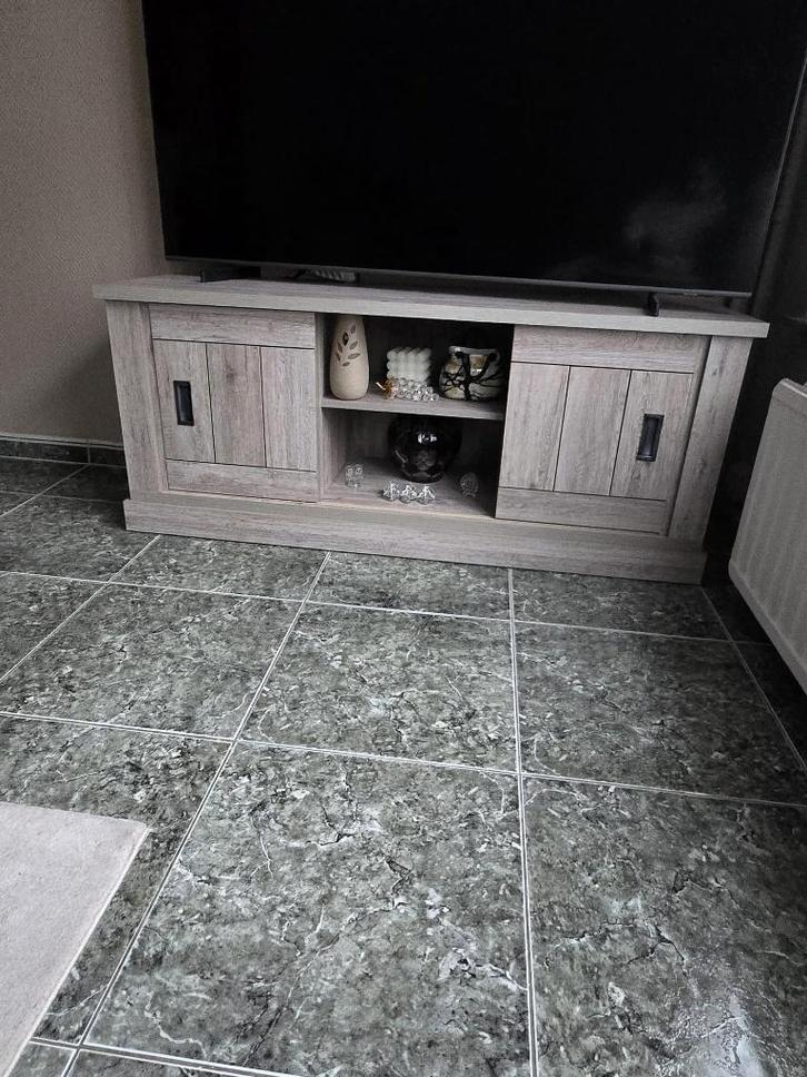 Meuble TV design avec portes coulissantes – bois, Maison & Meubles, Armoires | Mobilier de télévision, Utilisé, 100 à 150 cm, Moins de 50 cm