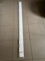 Cadre décoratif gratuit pour rideaux/lattes 1m22 x 5cm, Enlèvement, Neuf, Blanc