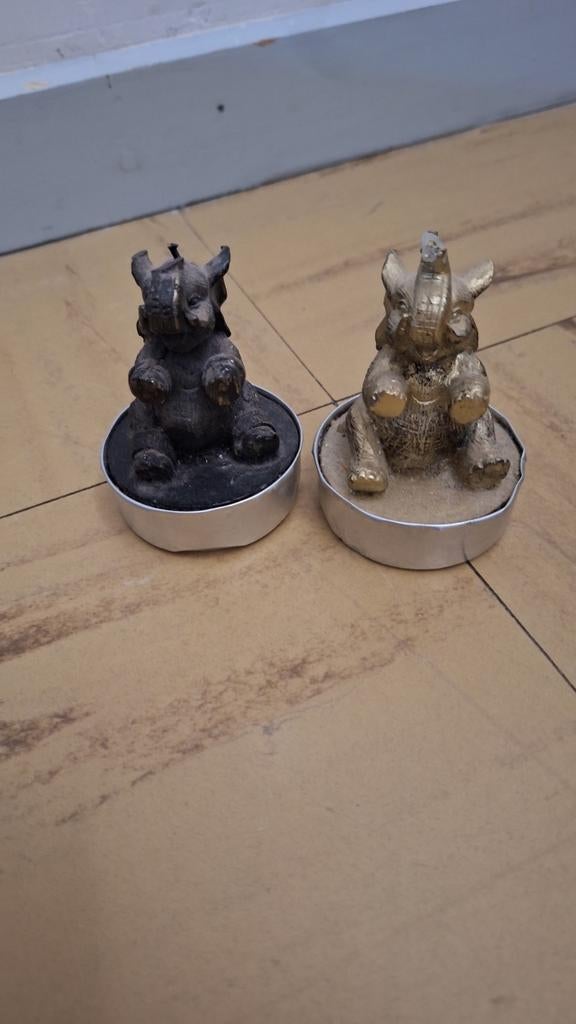 Bougeoir et bougie, Bougie