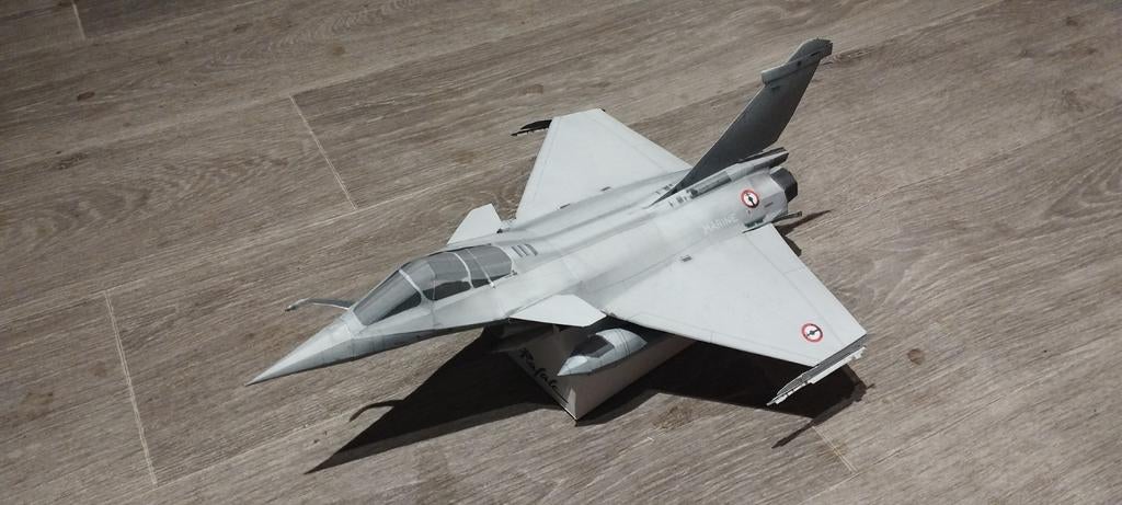 Avion de chasse rafale avion en papier collection, Verzenden