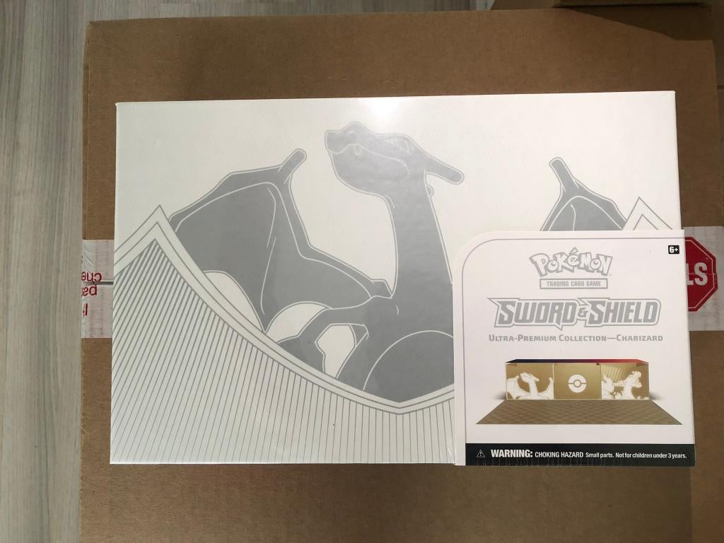 Charizard ultra premium collection box sword and shield, Ophalen of Verzenden, Nieuw, Boosterbox