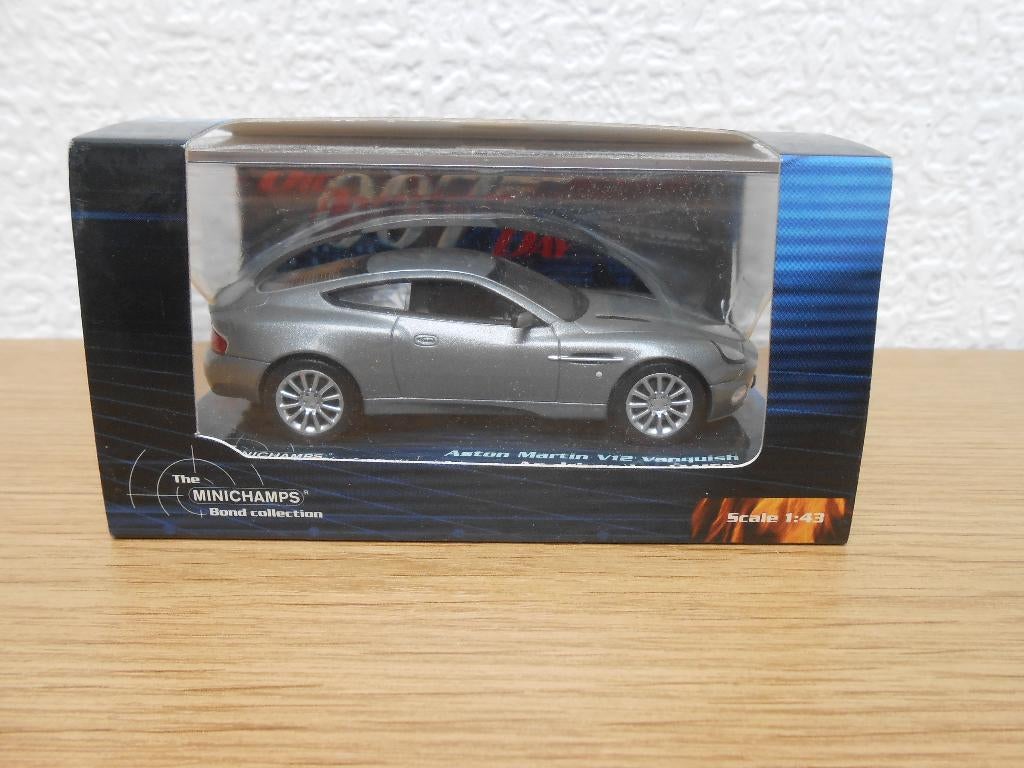 aston martin(007 bond), Hobby en Vrije tijd, Modelauto's | 1:43, Ophalen of Verzenden, Zo goed als nieuw, Auto, MiniChamps