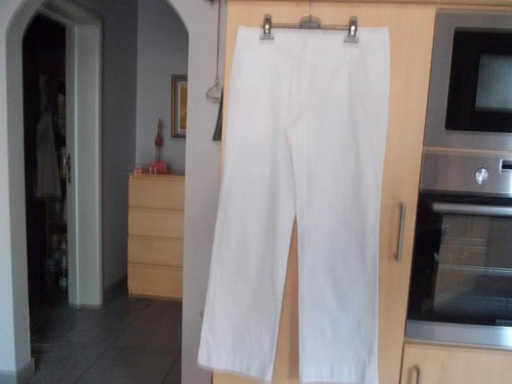 Broeken Dames. Verschillende Merken. maat 42 en maat 44., Vêtements | Femmes, Culottes & Pantalons, Comme neuf, Taille 42/44 (L)