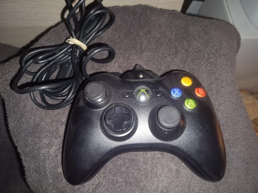 Xbox 360 controller wired x3 stuks op voorraad, Games en Spelcomputers, Spelcomputers | Xbox | Accessoires, Ophalen of Verzenden