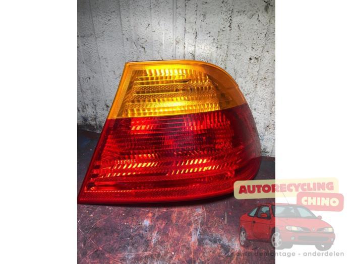 Feu arrière droit d'un BMW 3-Serie, Autos : Pièces & Accessoires, Éclairage, BMW, Utilisé, 3 mois de garantie, Enlèvement ou Envoi
