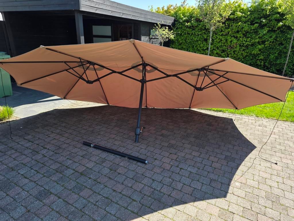 Grote tuinparasol, Ophalen