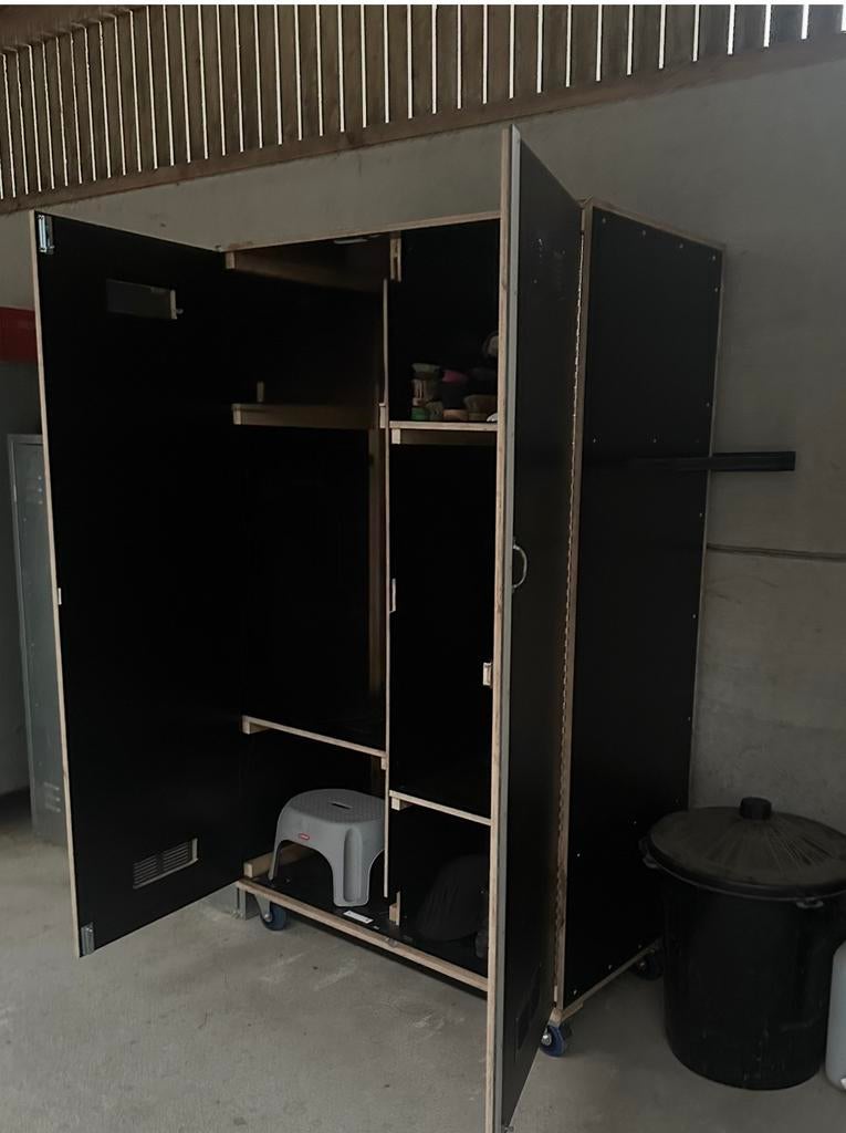 Handige paardenkast te koop, Enlèvement