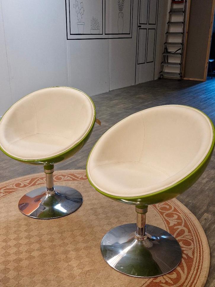 Space age kuipstoeltjes groen / crème, Verzamelen, Retro, Huis en Inrichting, Ophalen