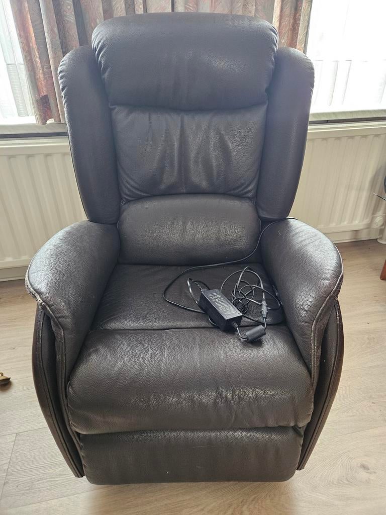 fauteuil electrique cuir brun foncé avec moteur electrique, Maison & Meubles, Fauteuils, Enlèvement