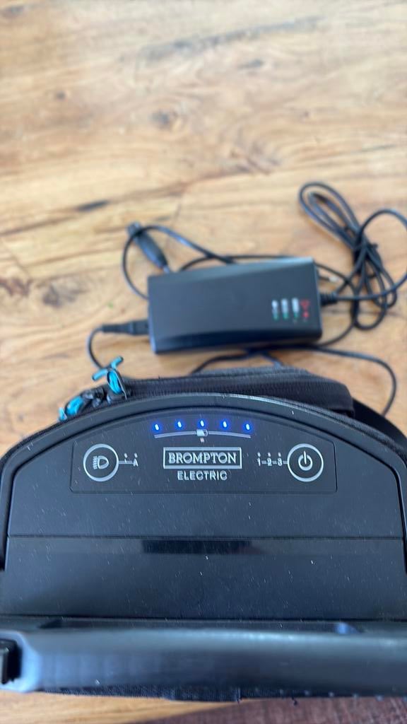 Brompton accu met oplader, Ophalen, Gebruikt