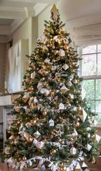 Kerstboom met diverse versiering, lichtjes en mand, Diversen, Ophalen