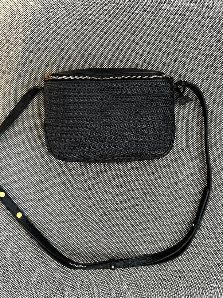 Delvaux Macao Kara tissage côtelé, Handtassen en Accessoires, Tassen | Damestassen, Zo goed als nieuw, Schoudertasje, Zwart, Ophalen of Verzenden