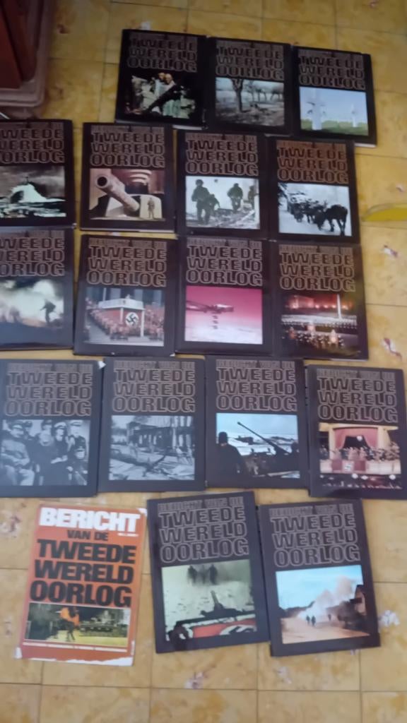 BERICHT VAN DE TWEEDE WERELDOORLOG 17 DELEN EN BROCHURE, Boeken, Film, Tv en Media, Ophalen of Verzenden